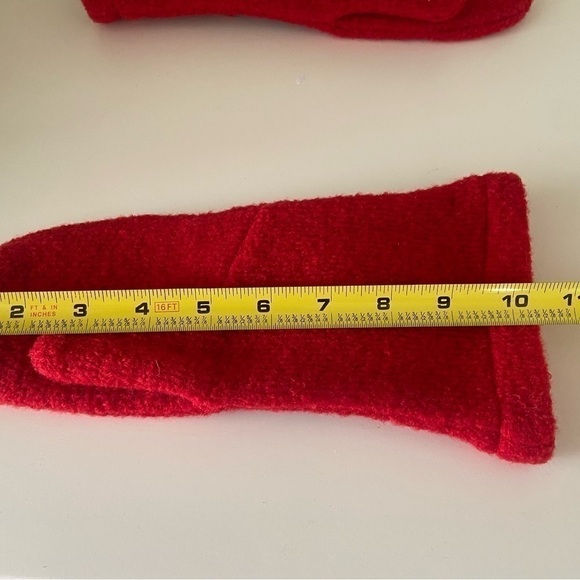 COPY - Simu Woman's Beautiful Red Floral Swedish 100% Wool Mittens‌‌ - Picture 5 of 10